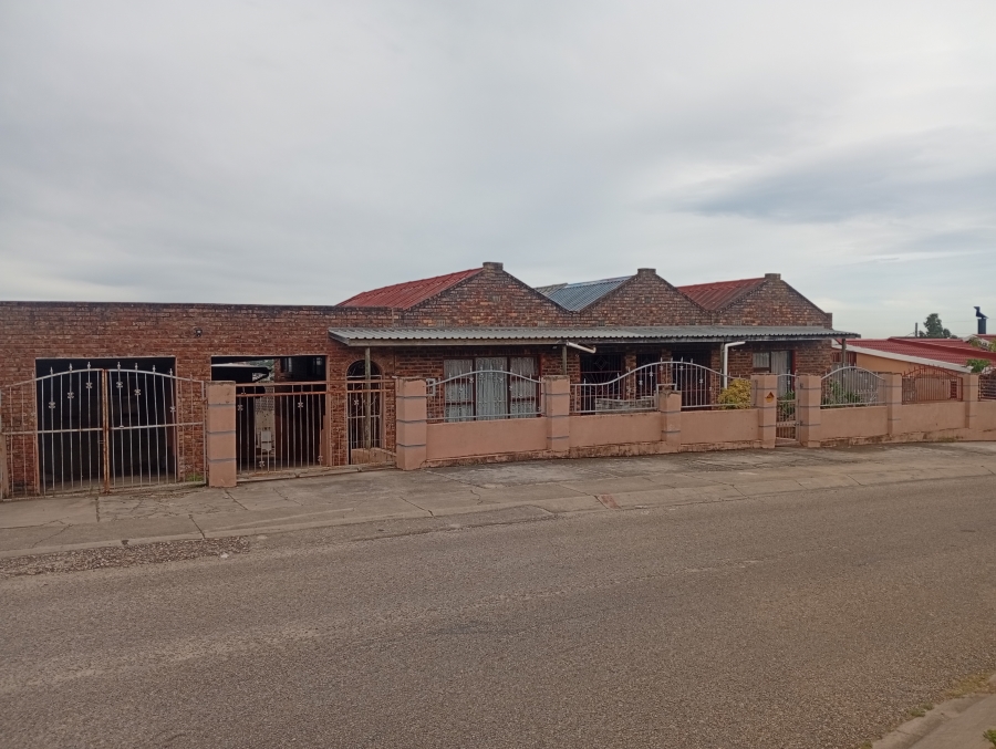4 Bedroom Property for Sale in Mountain View Eastern Cape